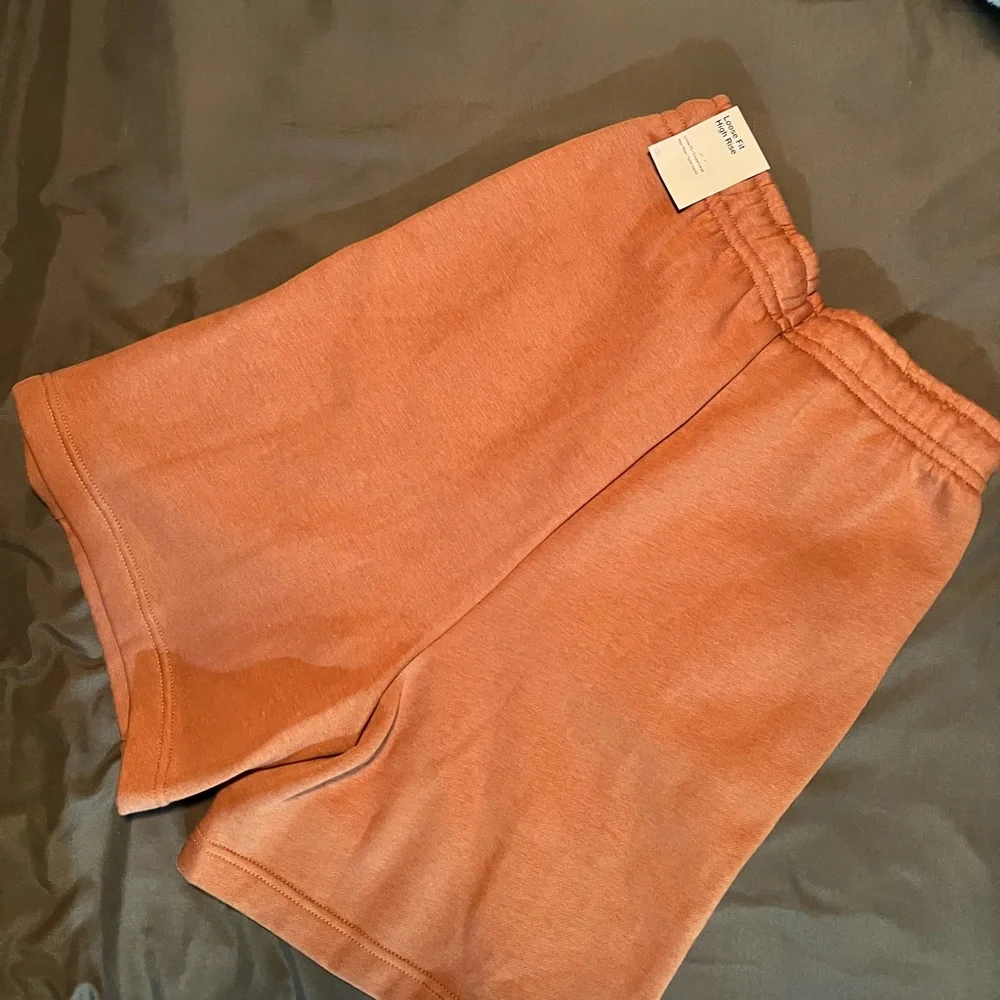 🌺(2) Nike Womens Loose Fit High Rise Shorts - Picture 3 of 4